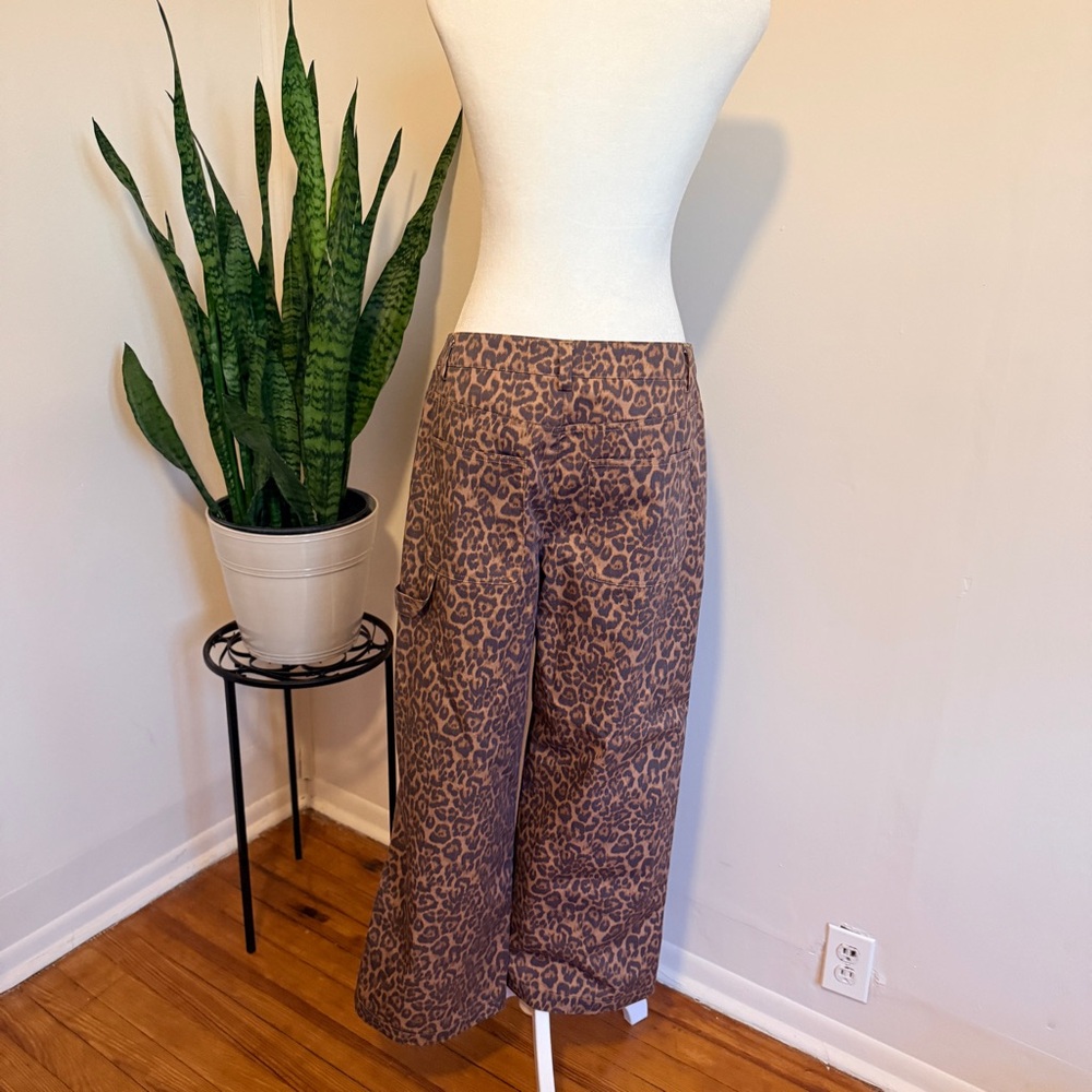 Noisy May | Leopard Print Wide Leg Carpenter Pants - Picture 4 of 11